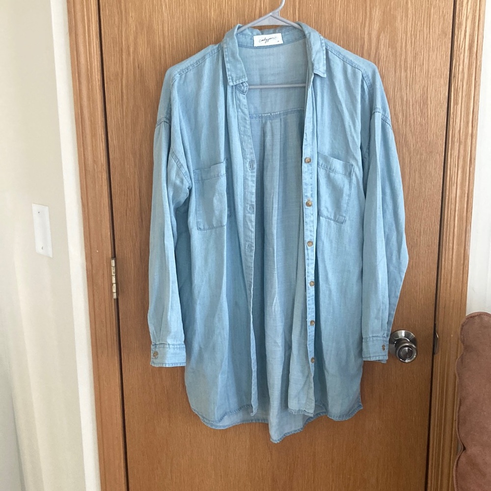 Carly Jean Los Angeles- Ari Chambray Top, light